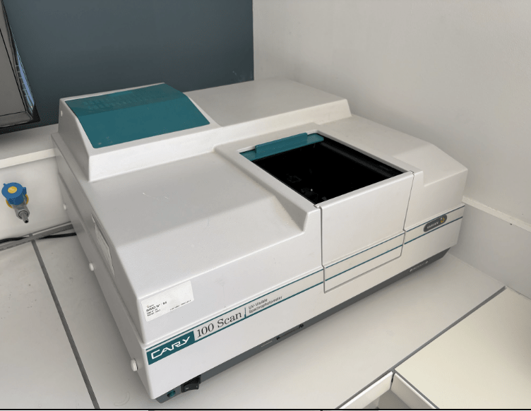 UV visible spectrophotometer Varian Cary 100 Bio