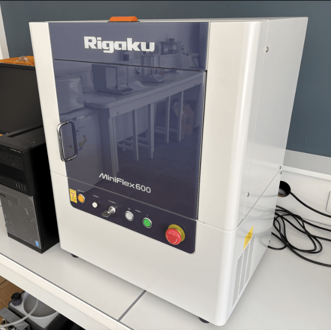 X-ray disfactometer rigaku miniflex 600